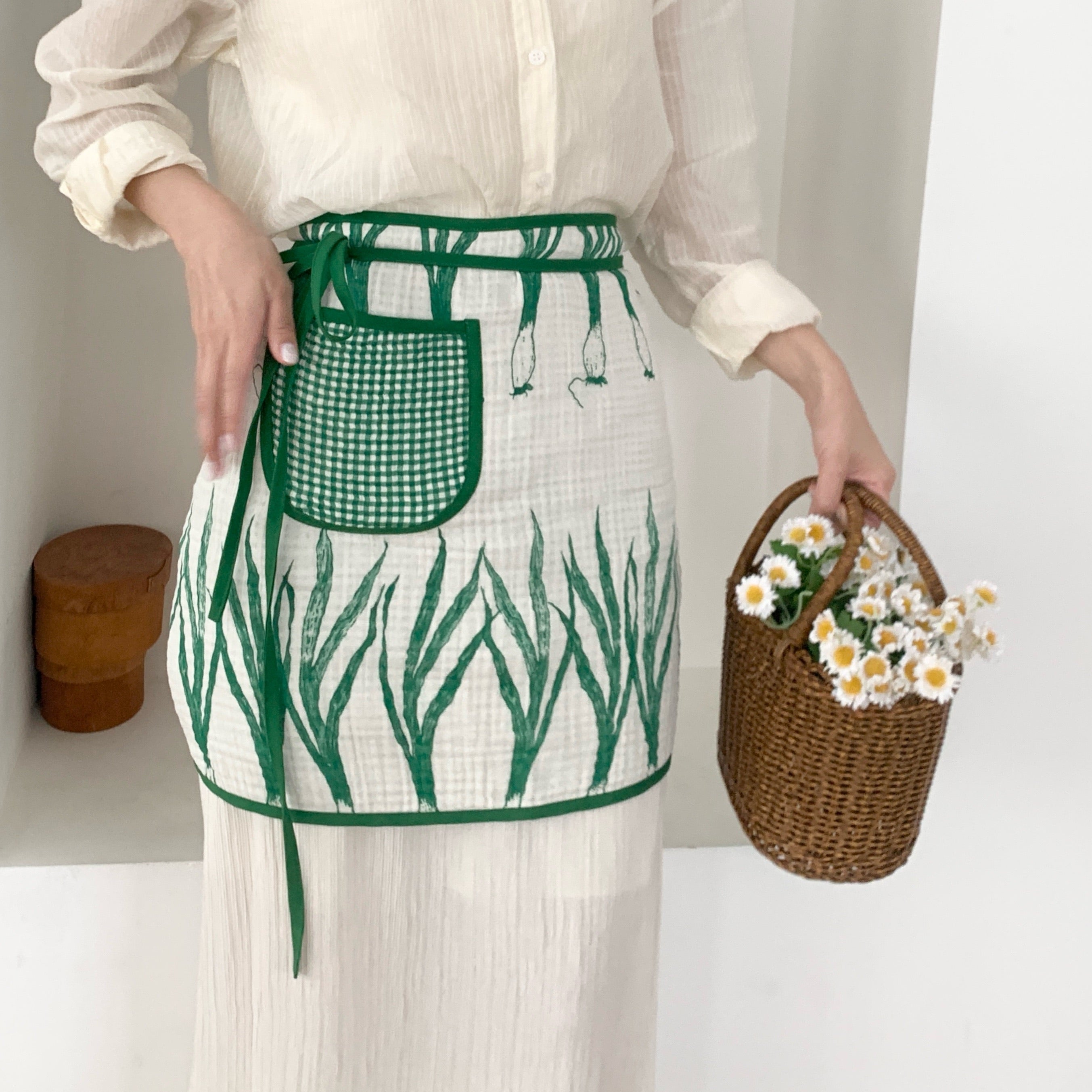 Spring Scallion Apron