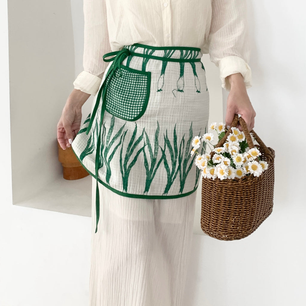 Spring Scallion Apron