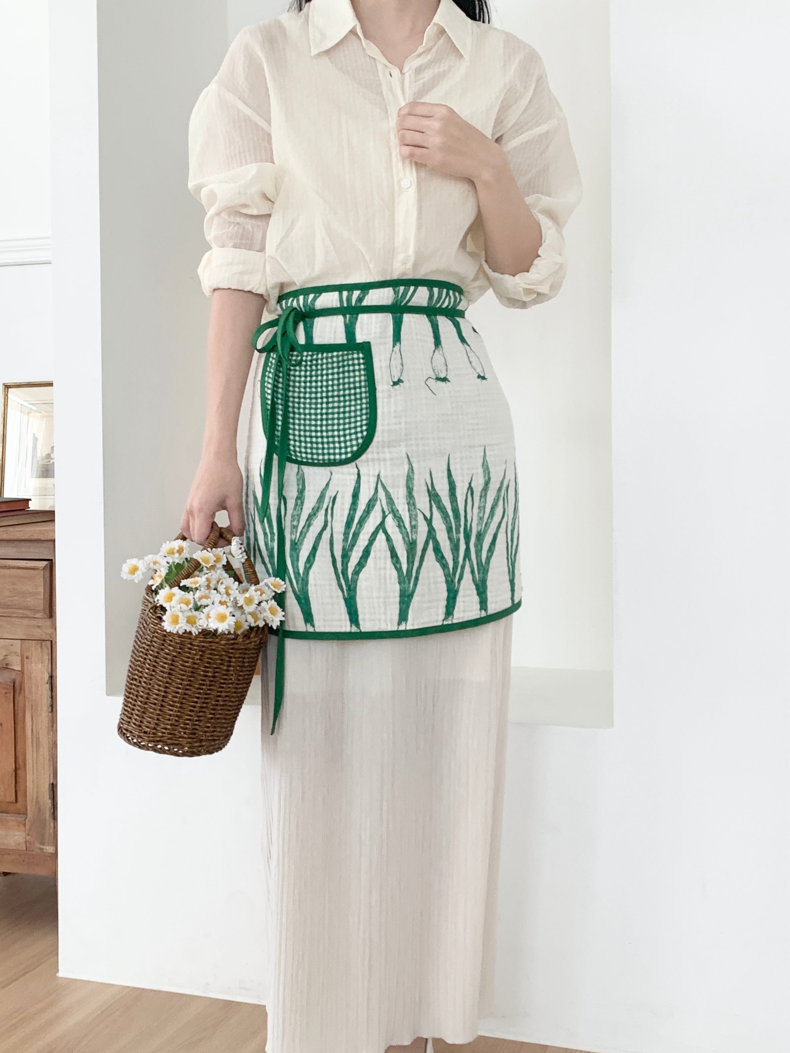 Spring Scallion Apron