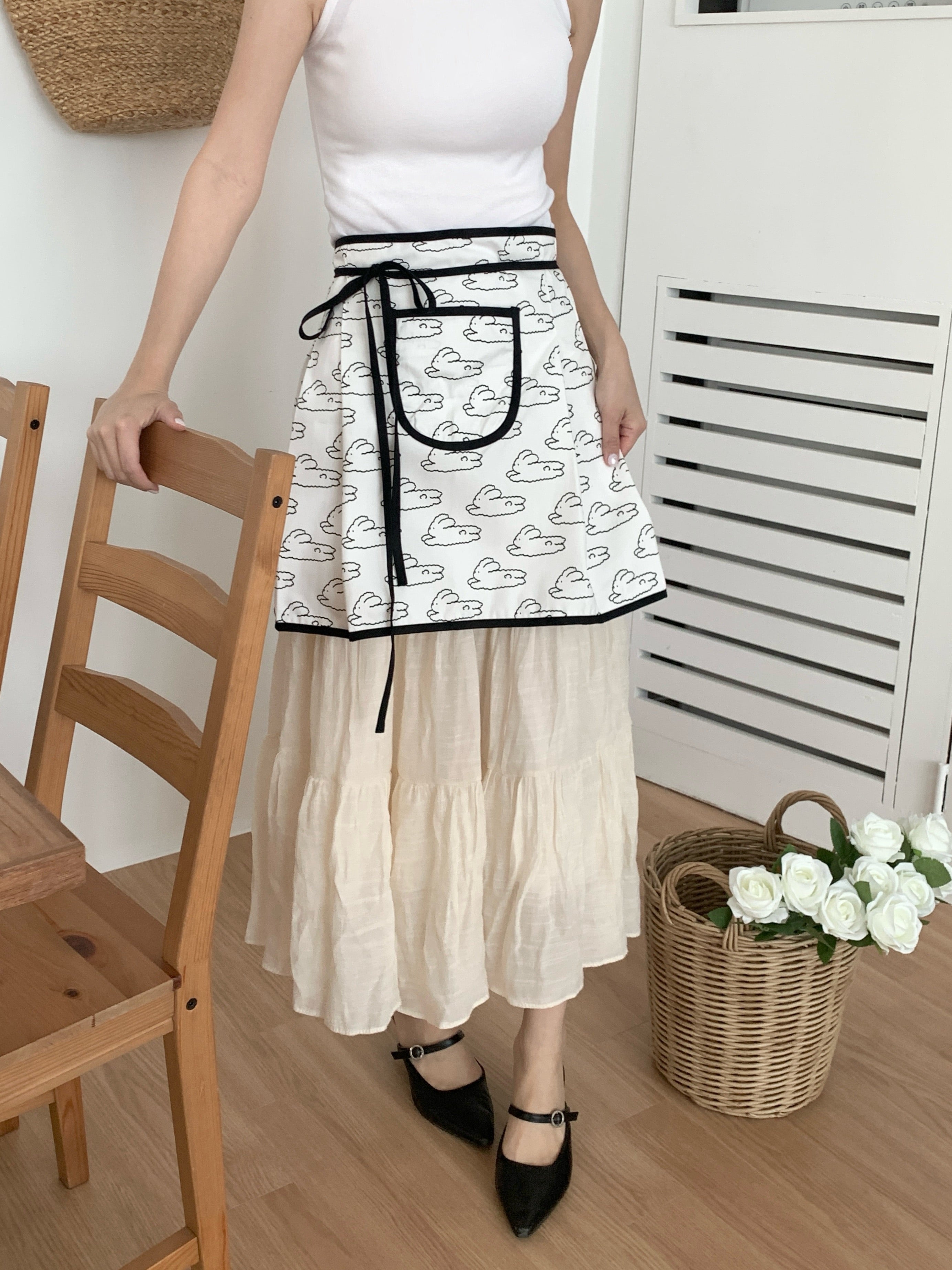 Cloud Bunny Apron:Black