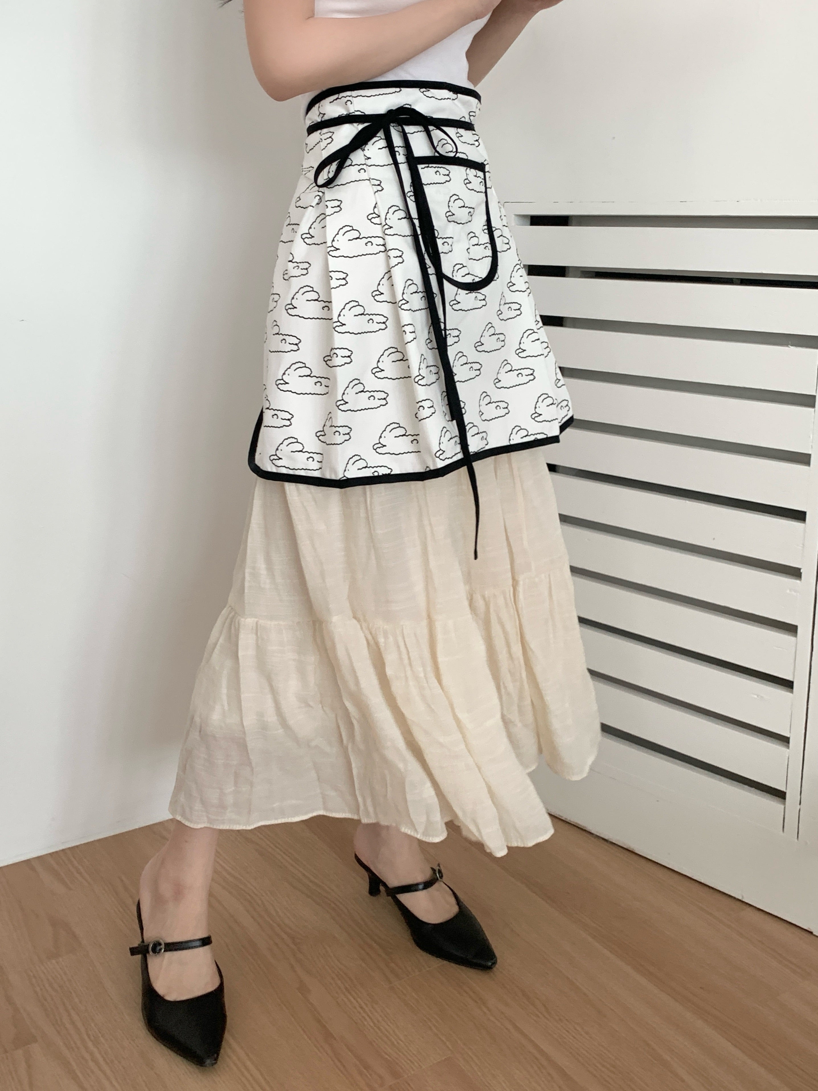 Cloud Bunny Apron:Black