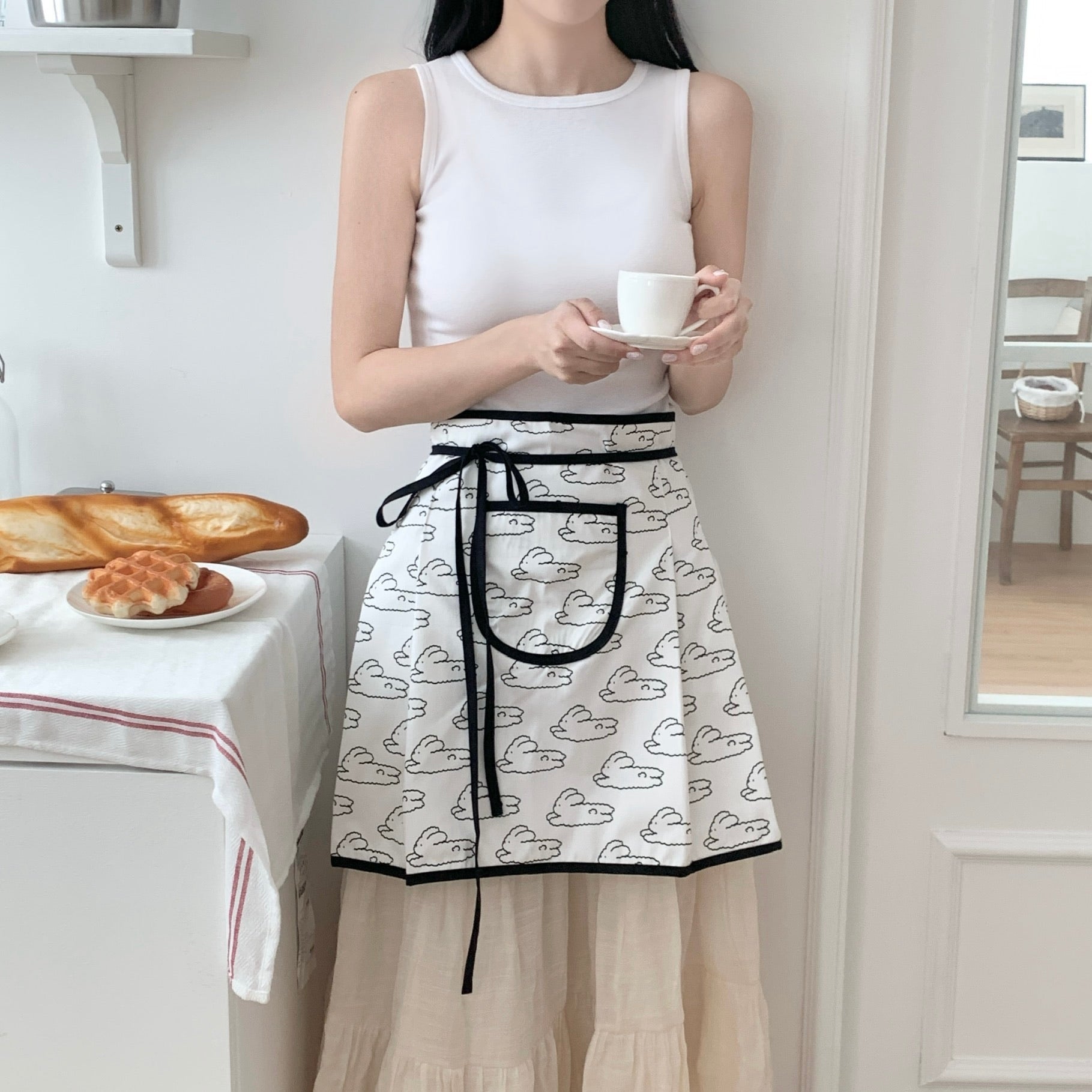 Cloud Bunny Apron:Black