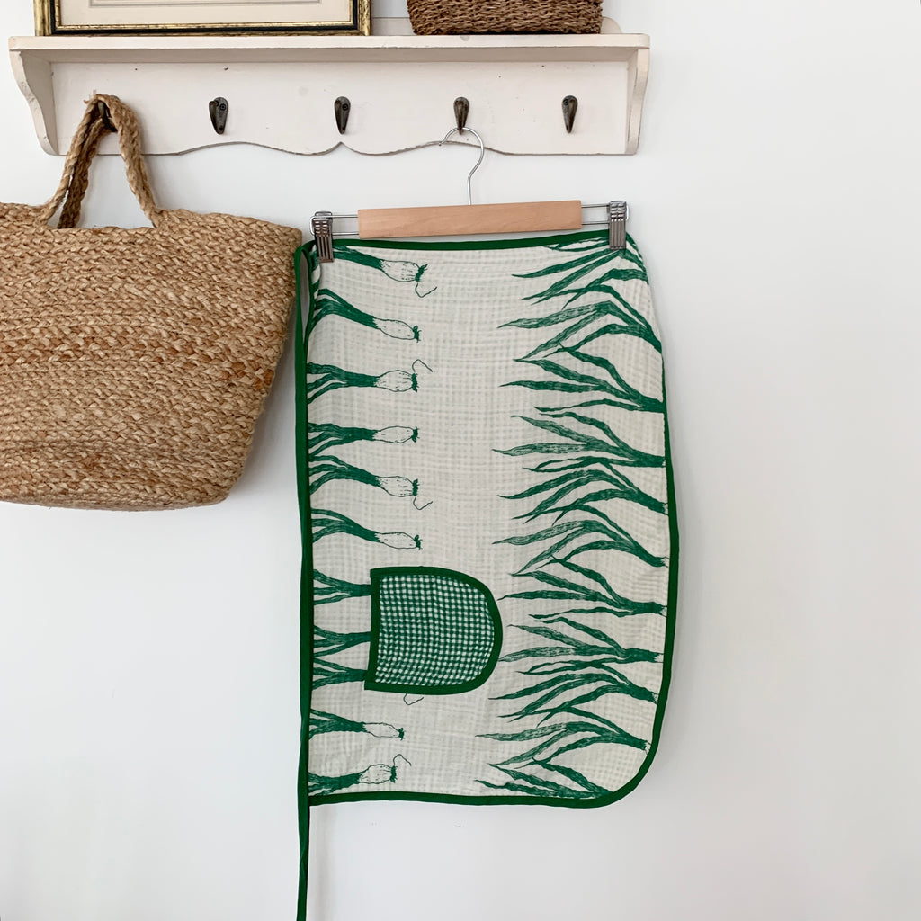 Spring Scallion Apron
