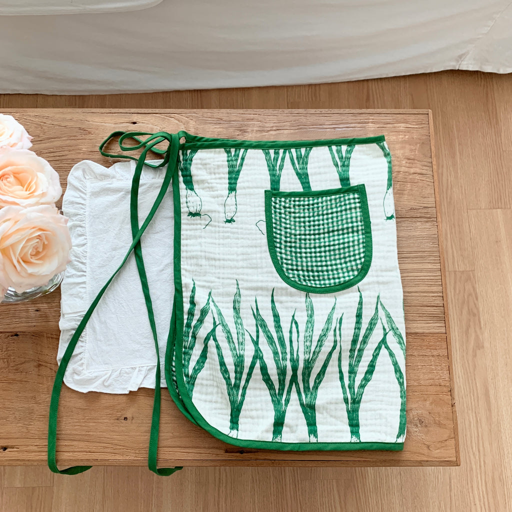 Spring Scallion Apron