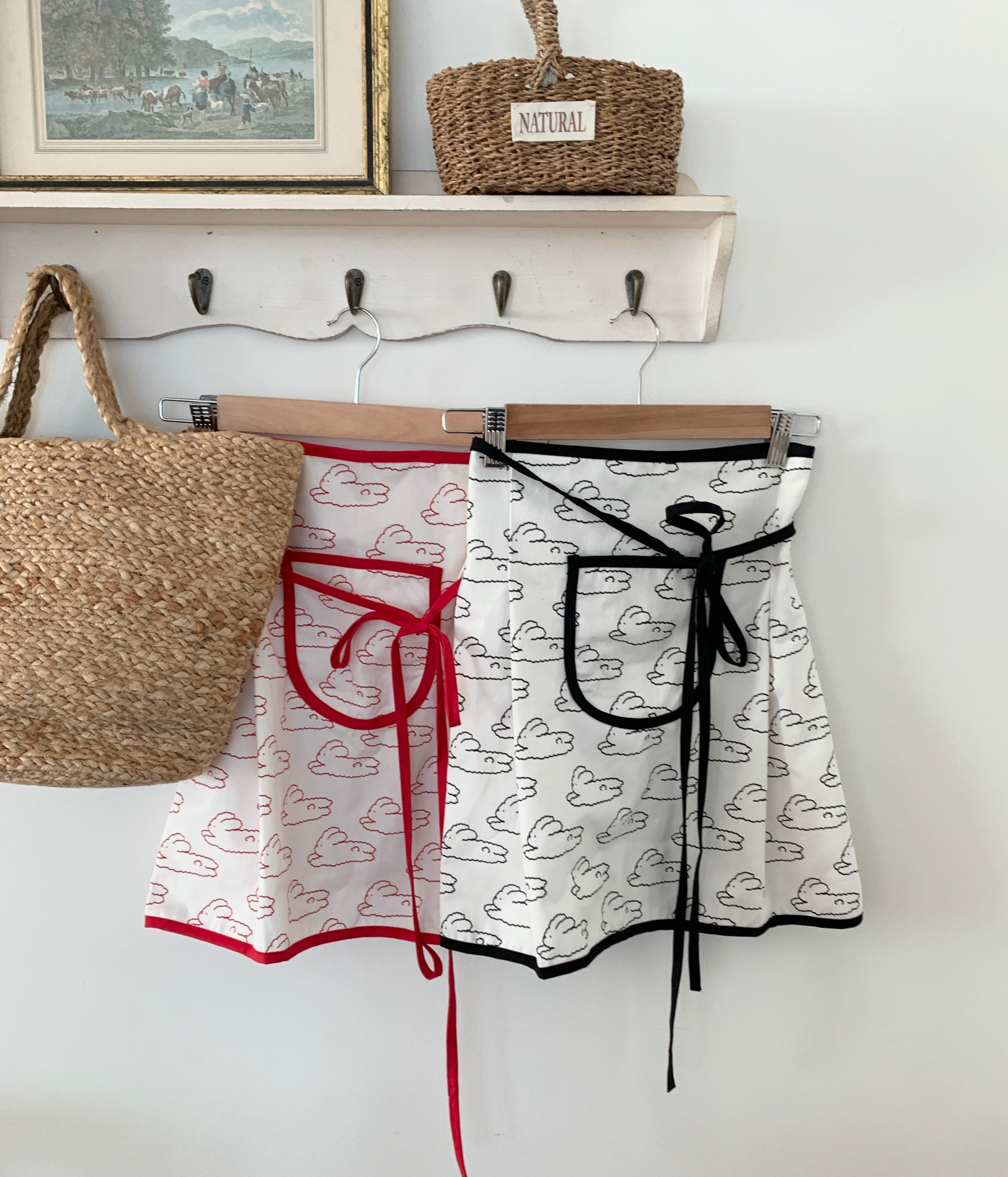 Cloud Bunny Apron:Black