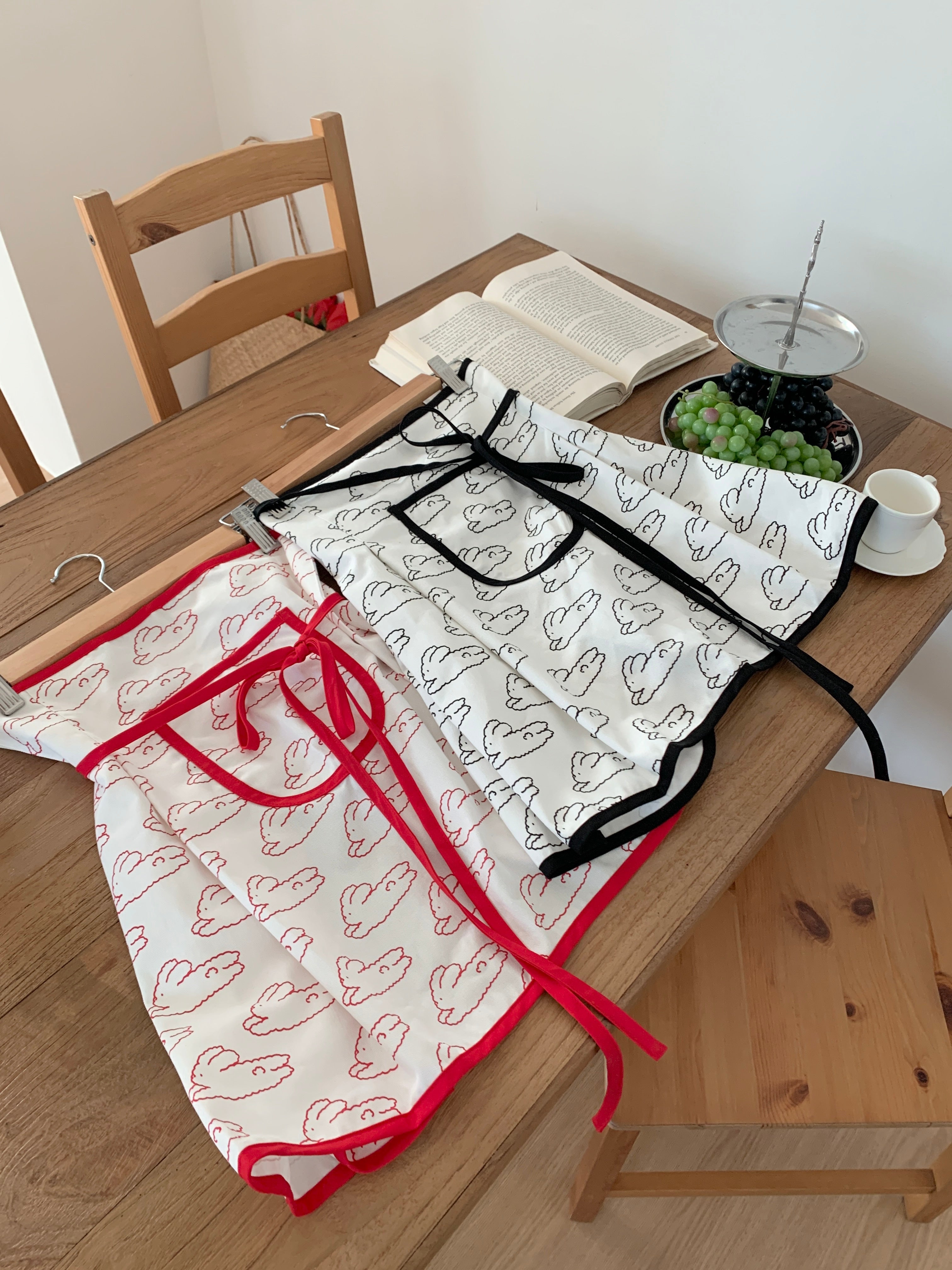 Cloud Bunny Apron:Black