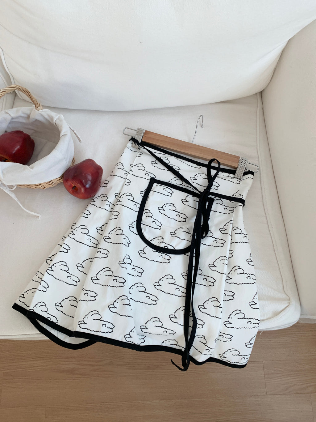 Cloud Bunny Apron:Black