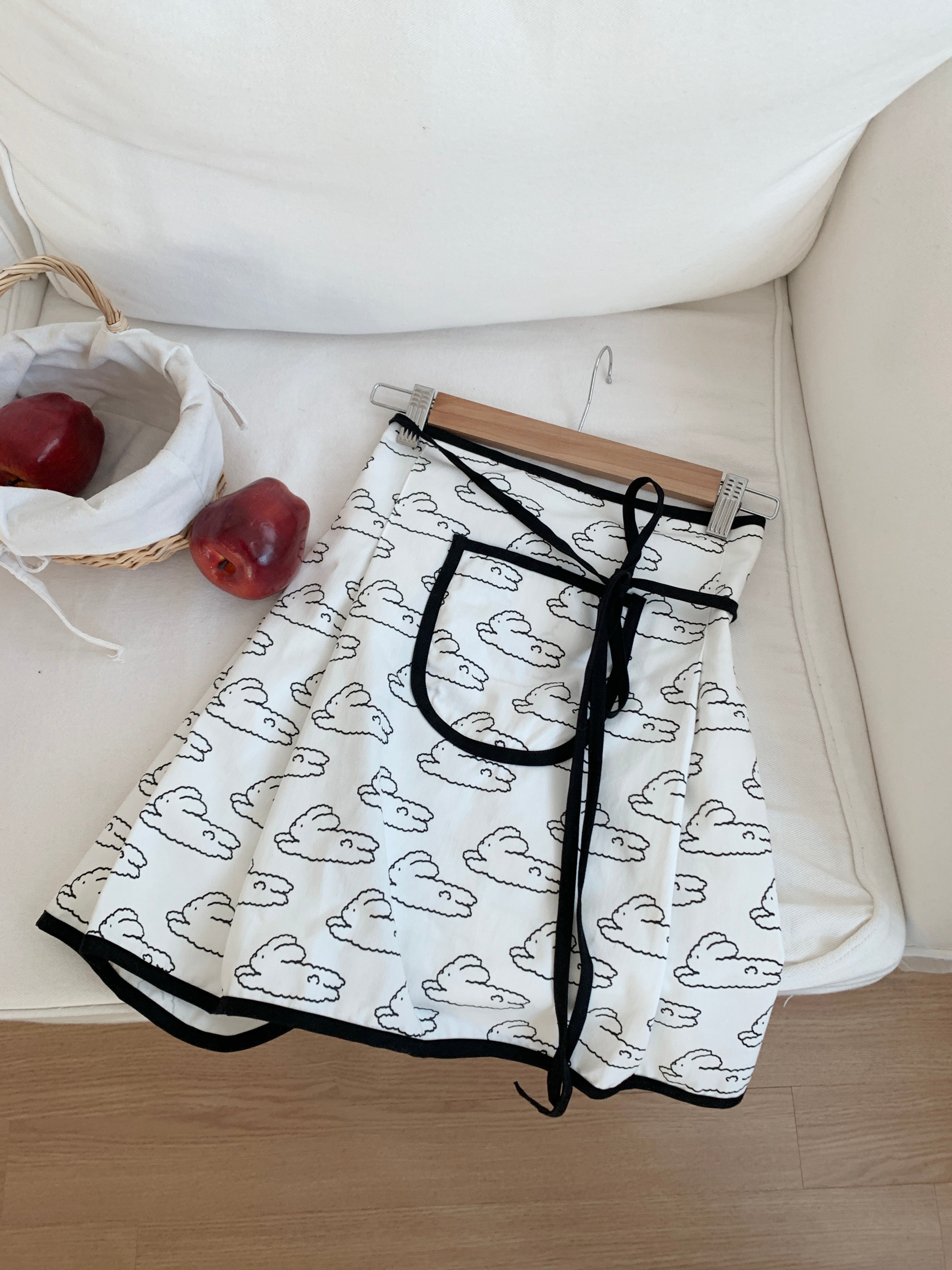 Cloud Bunny Apron:Black