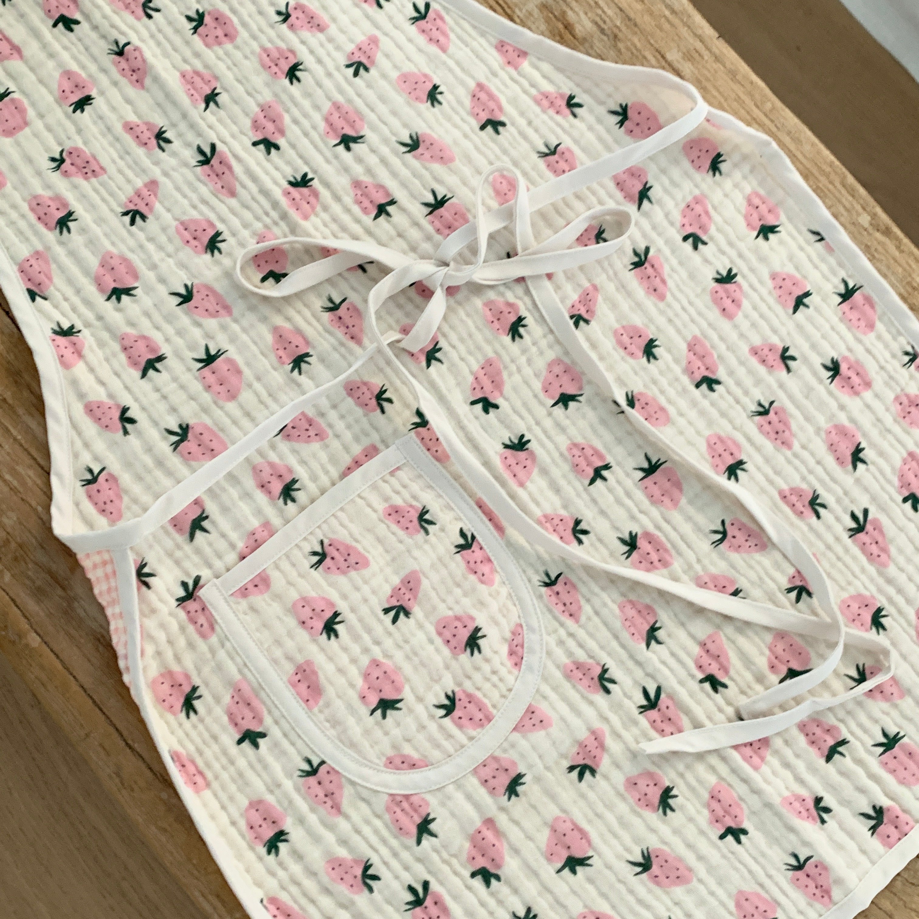 Little Strawberry Bib Apron:Pink